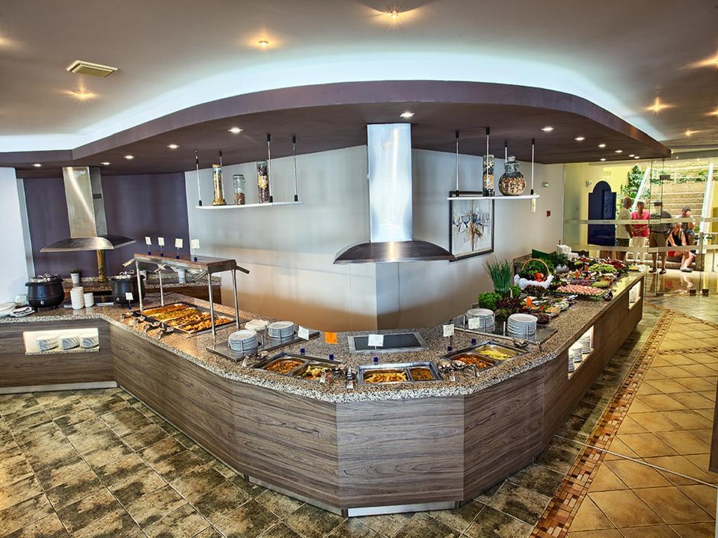 Luna Beach Hotel Golden Sands Exterior photo