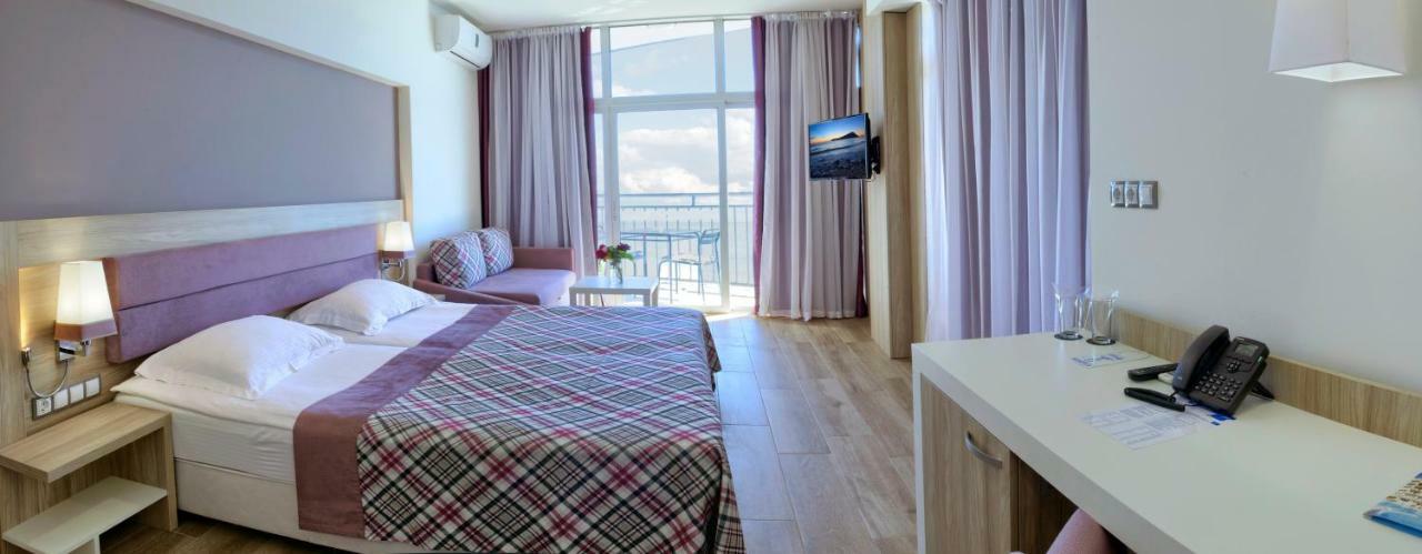 Luna Beach Hotel Golden Sands Exterior photo